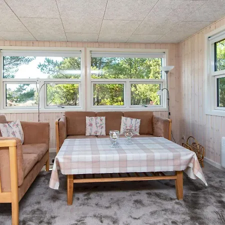 6 Person Holiday In R M *