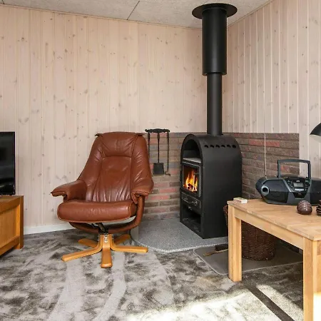 Dom wakacyjny 6 Person Holiday In R M *